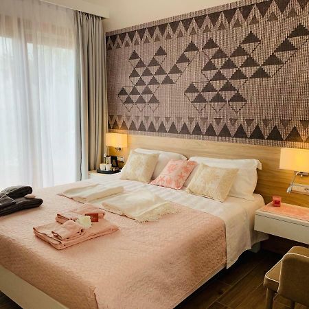 Relais Del Borgo- Domo Hotel Porto San Paolo  Buitenkant foto