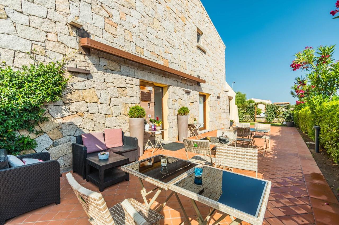 Relais Del Borgo- Domo Hotel Porto San Paolo  Buitenkant foto