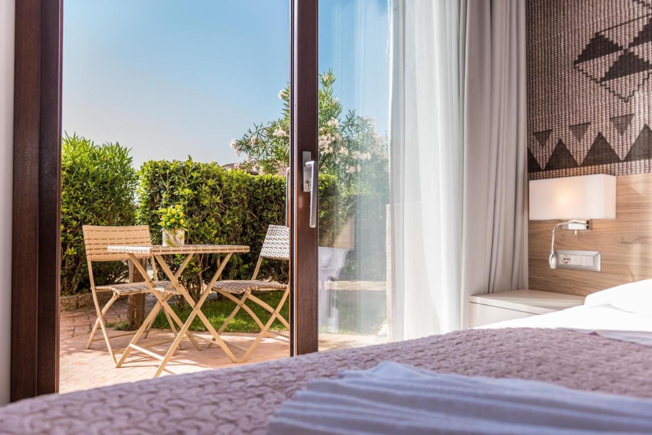 Relais Del Borgo- Domo Hotel Porto San Paolo  Buitenkant foto