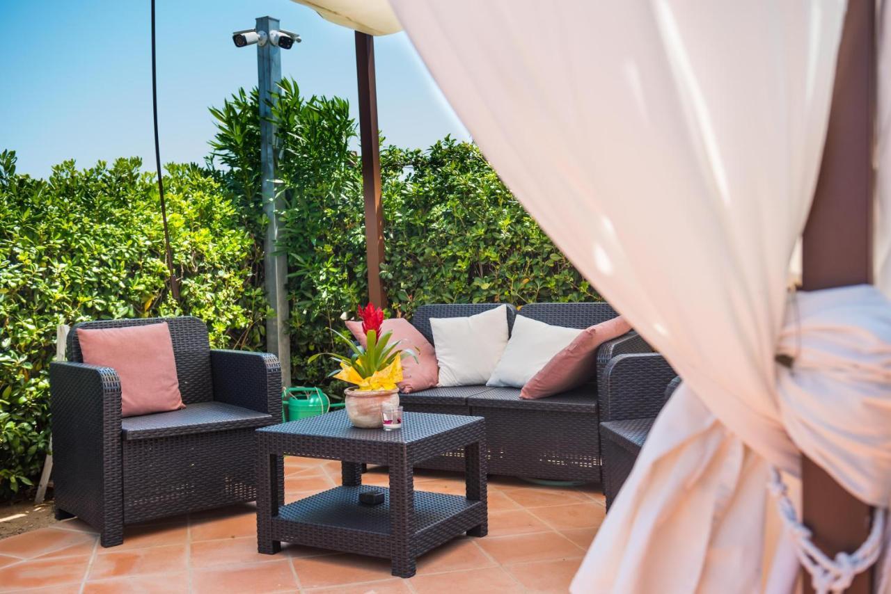 Relais Del Borgo- Domo Hotel Porto San Paolo  Buitenkant foto