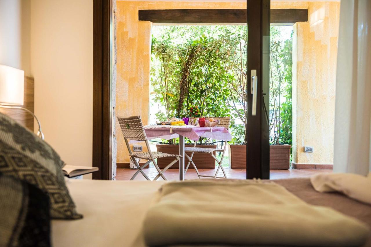 Relais Del Borgo- Domo Hotel Porto San Paolo  Buitenkant foto
