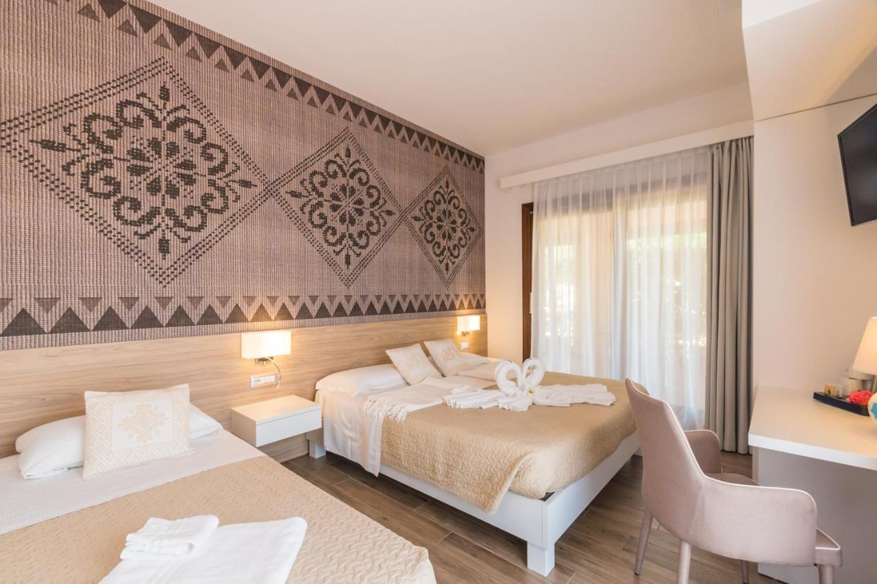 Relais Del Borgo- Domo Hotel Porto San Paolo  Buitenkant foto