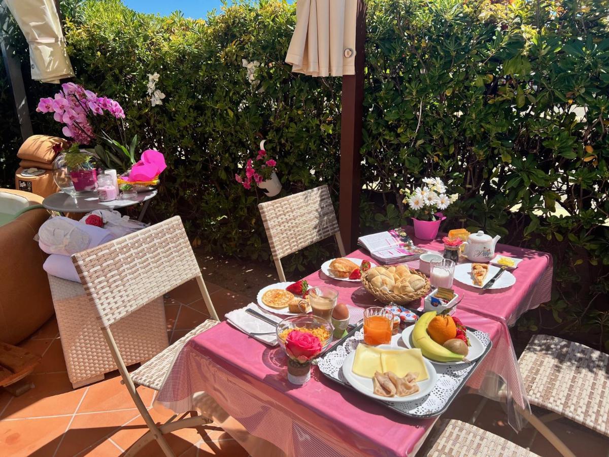 Relais Del Borgo- Domo Hotel Porto San Paolo  Buitenkant foto