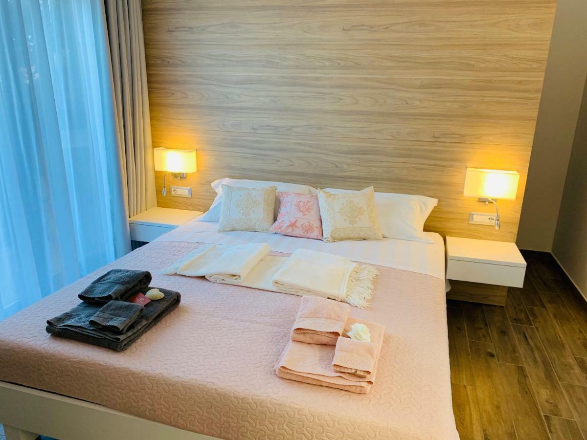 Relais Del Borgo- Domo Hotel Porto San Paolo  Buitenkant foto