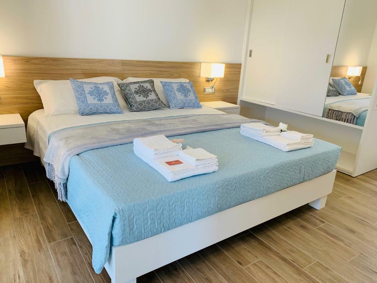 Relais Del Borgo- Domo Hotel Porto San Paolo  Buitenkant foto