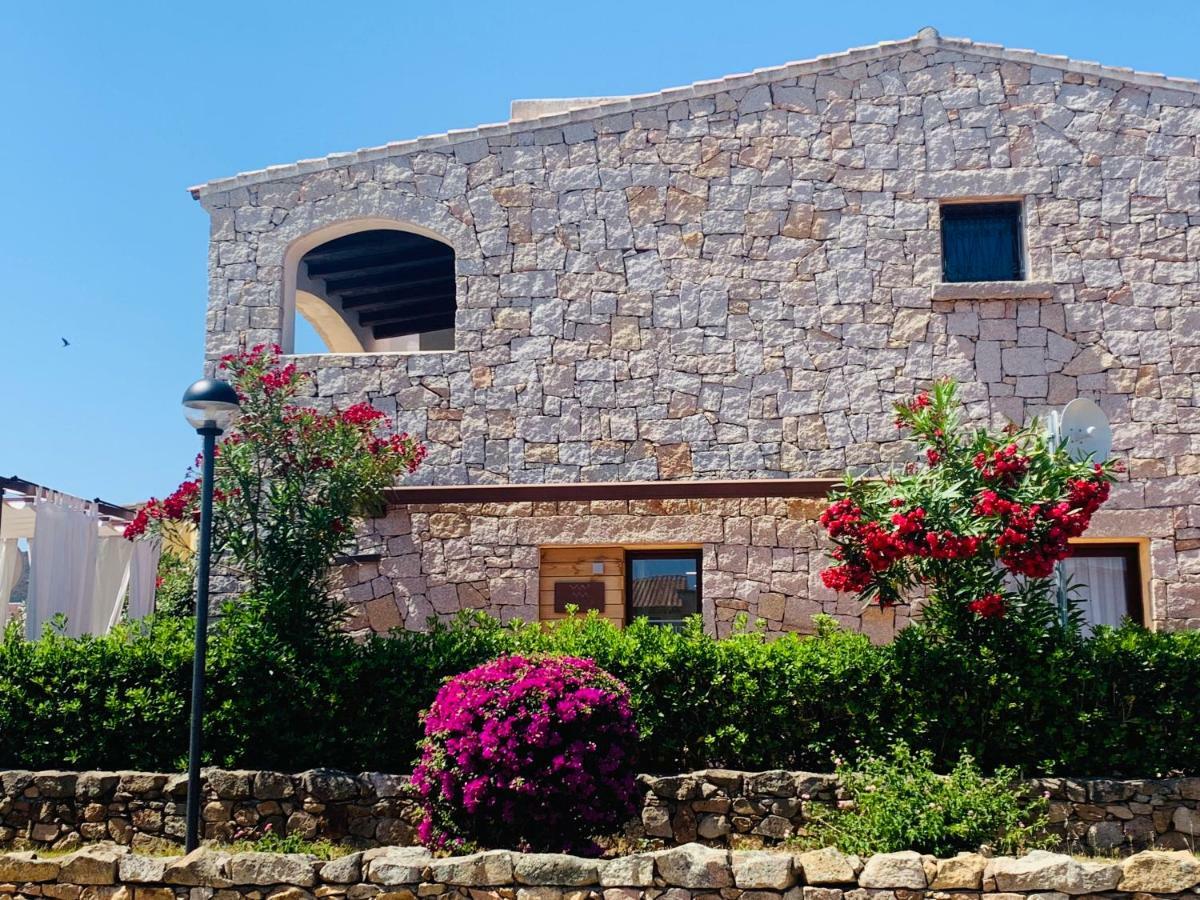 Relais Del Borgo- Domo Hotel Porto San Paolo  Buitenkant foto
